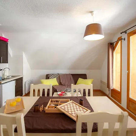 Goelia Les De Super-besse 3*